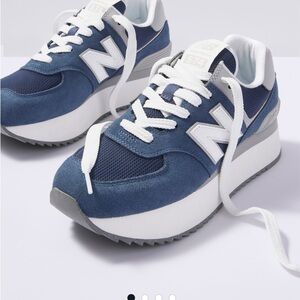 574+ New Balance Platform Sneaker, size 7, Blue